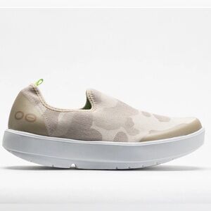 OOFOS OOmg eeZee Limited Women's Tan Camo Size 10